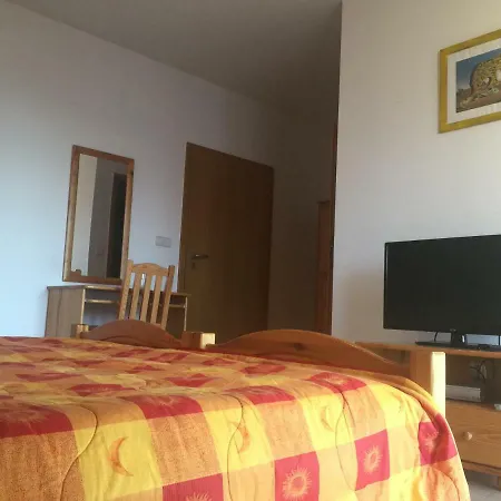 Bed and breakfast Galeria Tennis Grzybowo (West Pomeranian)
